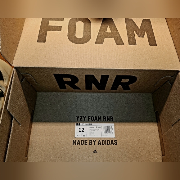 BNWT | adidas Yeezy Foam RNR | Men's 12 - Picture 4 of 8